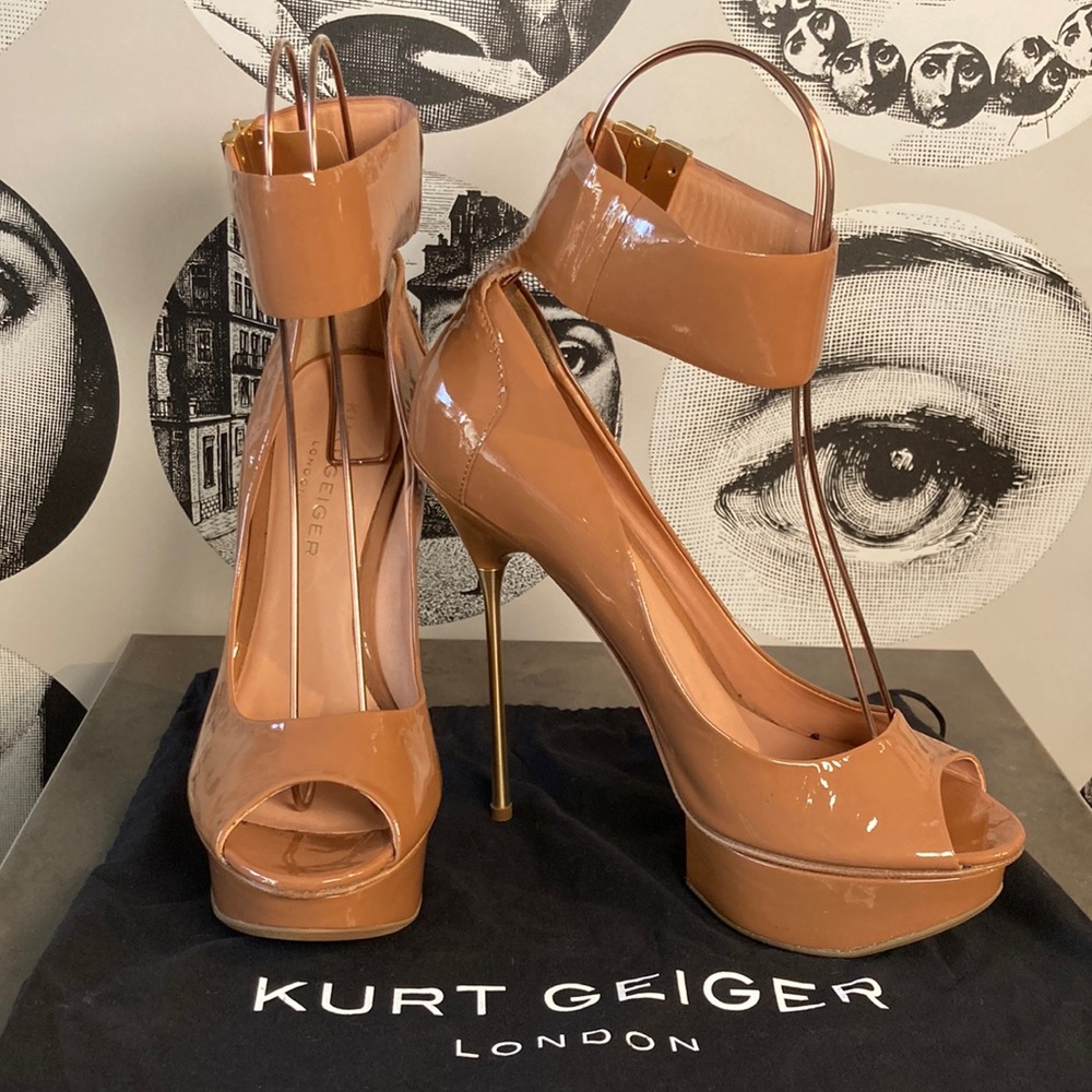 Vintage Kurt Geiger Dark Nude Patent Leather Peeptoe Gold Metal Stiletto Sz 40🧡